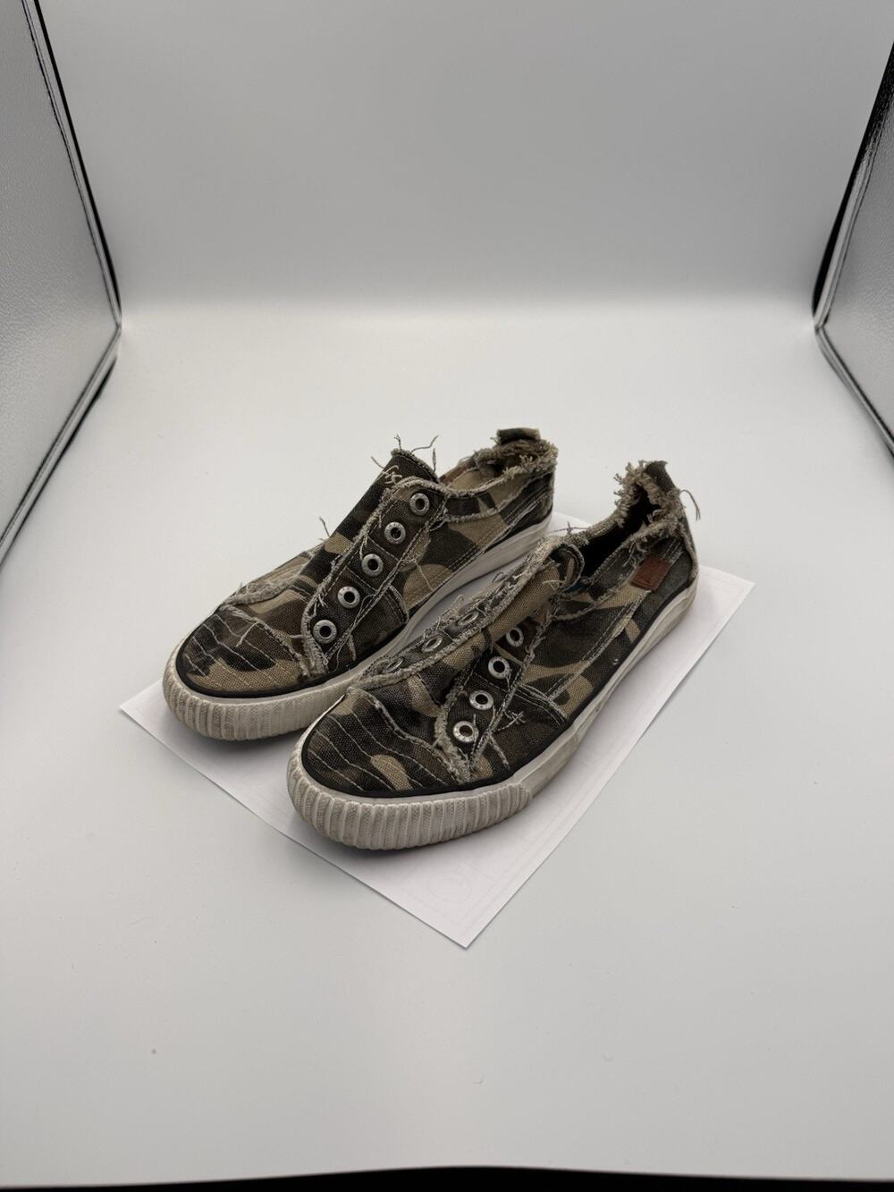 Blowfish Malibu Womens Size 8.5 Camo Distressed Slip On Sneakers Canvas Shoes